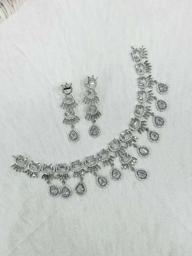 Daimond cut neckpiece