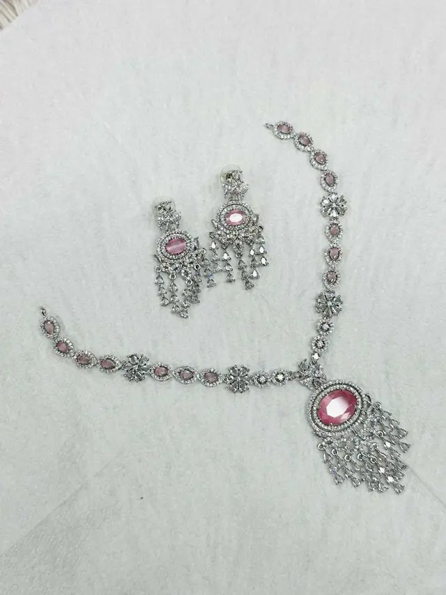 Daimond cut neckpiece