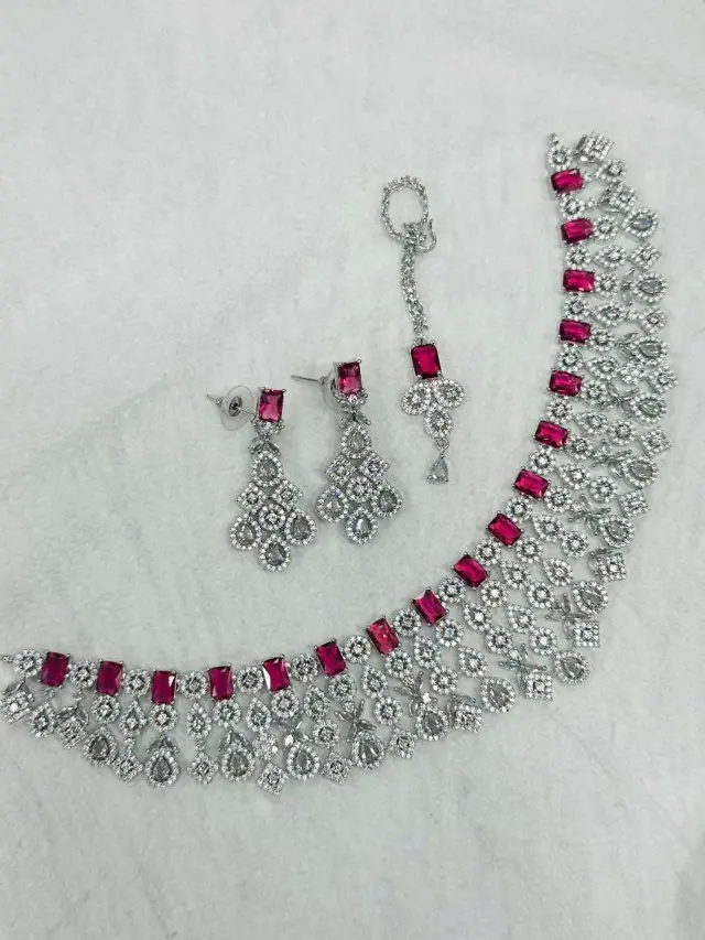 Daimond cut neckpiece