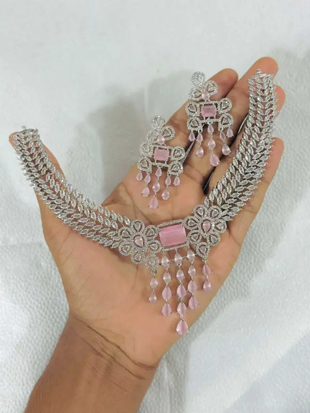 Daimond cut neckpiece