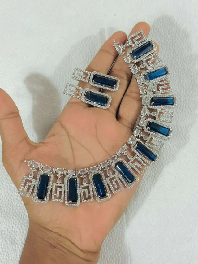 Daimond cut neckpiece